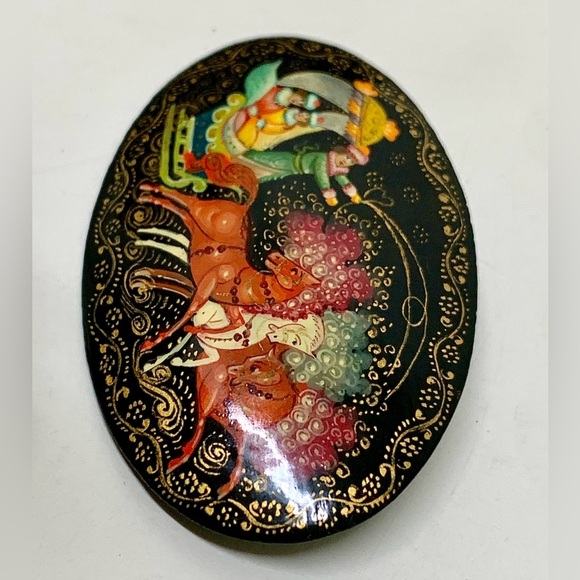 Vtg Soviet Era Russian Artist Signed Hand Painted Lacquer Pinback Brooch - Picture 4 of 11